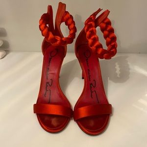 Oscar de la renta red high heeled sandal pumps